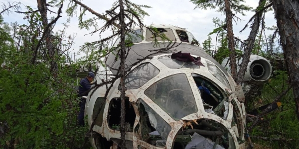 Самолёт АН-30М совершил жесткую посадку в Оленекском улусе Якутии