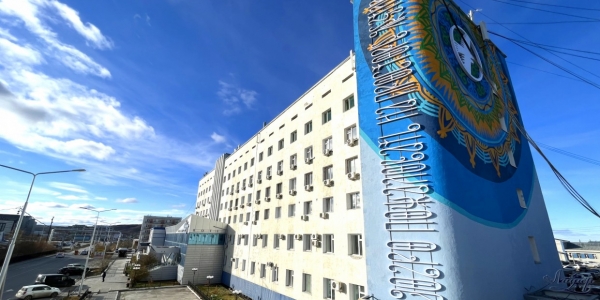 Световой мурал украсил привокзальную площадь аэропорта Якутска