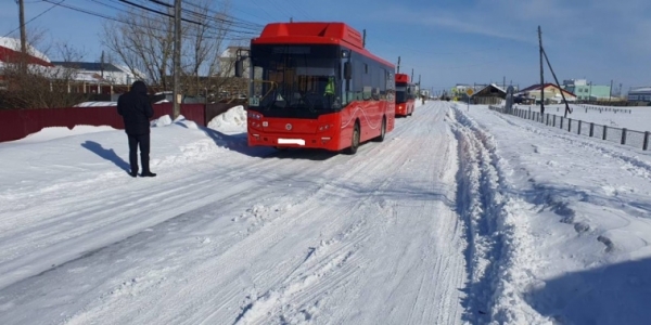 В Якутске 10-летняя девочка попала под колеса автобуса