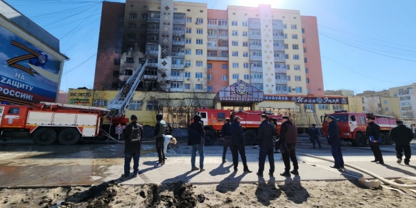 Причиной пожара в центре Якутска стало нарушение правил безопасности при проведении огневых работ