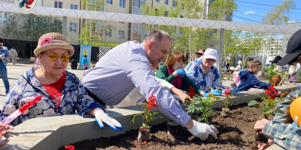 В Якутске началось озеленение и благоустройство скверов
