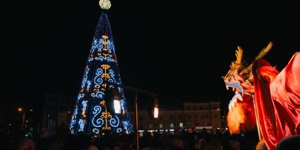 Первая новогодняя елка зажглась в Якутске