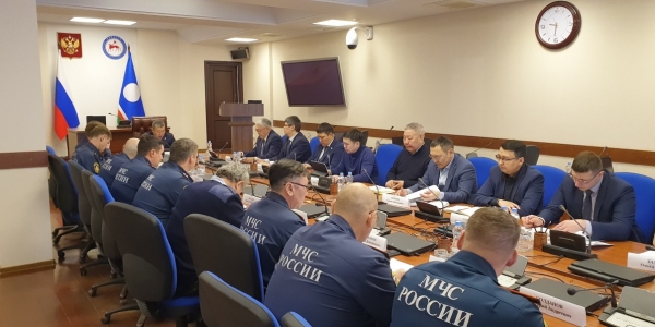 В Якутии работает группа МЧС России