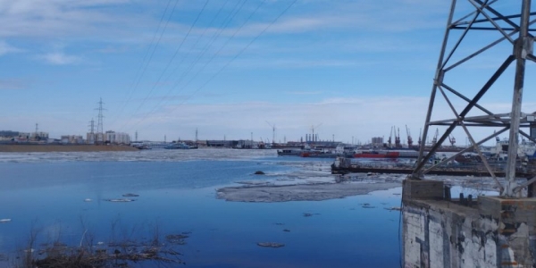В городе Якутске вода идет на убыль