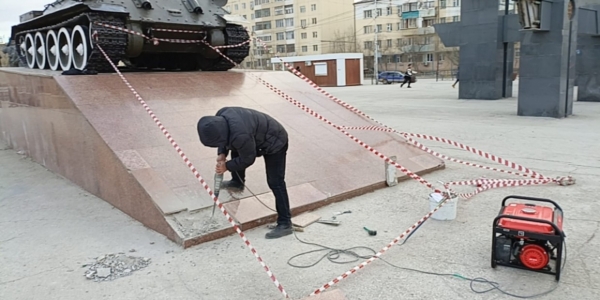 В Якутске проводят ремонт на площади Победы